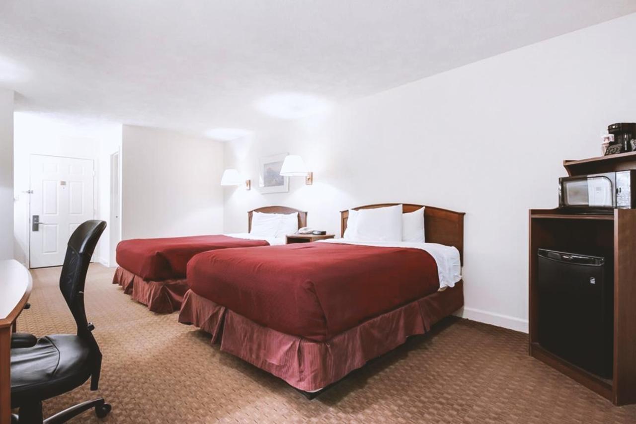 Sky-Palace Inn & Suites Mccook Exterior foto